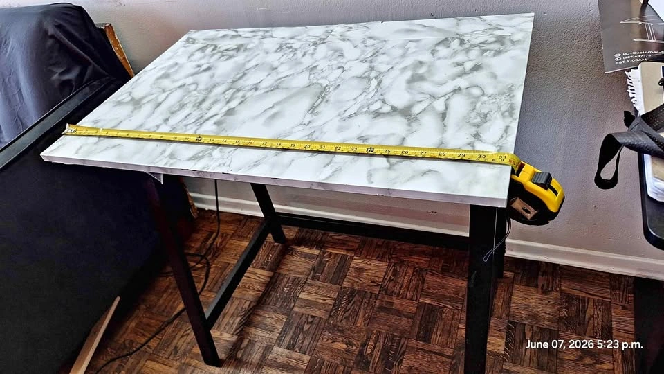 Work office desk/table with Black Metal Legs