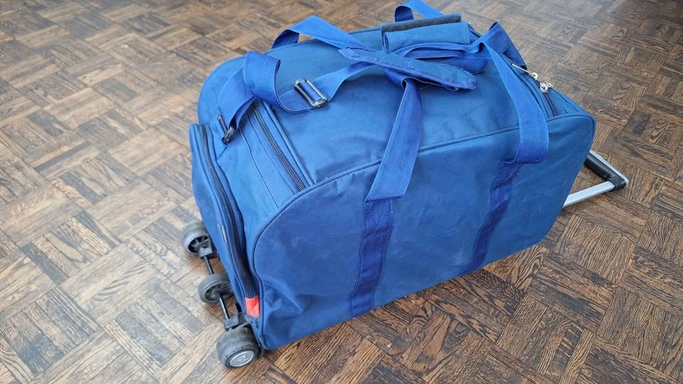 Urban Carrier Thick fabric Rolling Duffel Bag - photo 4
