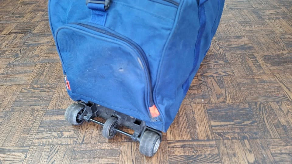 Urban Carrier Thick fabric Rolling Duffel Bag - photo 5
