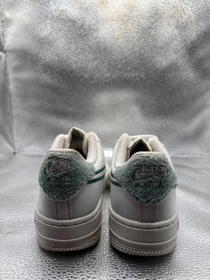 Nike Air Force 1 low LV8 3 summit white GS - photo 4