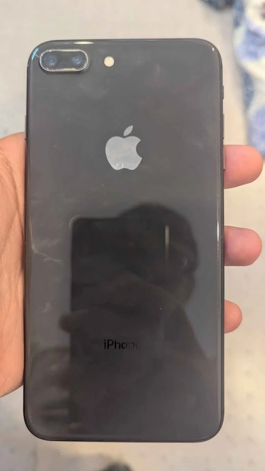 iPhone 8 Plus - 64gb - 80% Battery Health - photo 3