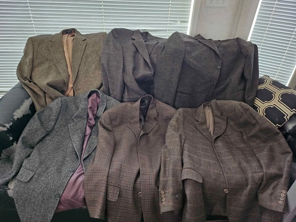 All included 12 Men's Blazer Jackets and two flat caps - photo 2