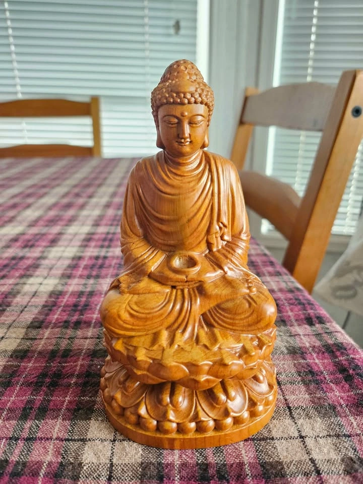 Buddha books and items - photo 2