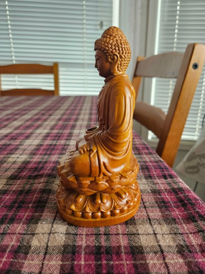 Buddha books and items - photo 3