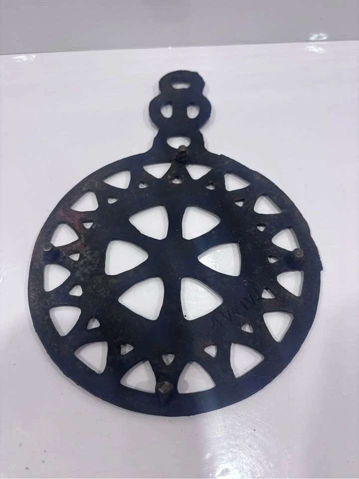 Vintage Cast Iron Sad Iron Trivet Stand Taiwan 8” Ornate - photo 2