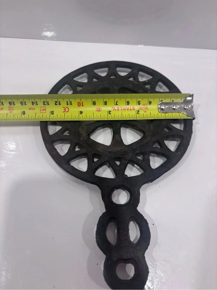 Vintage Cast Iron Sad Iron Trivet Stand Taiwan 8” Ornate - photo 4