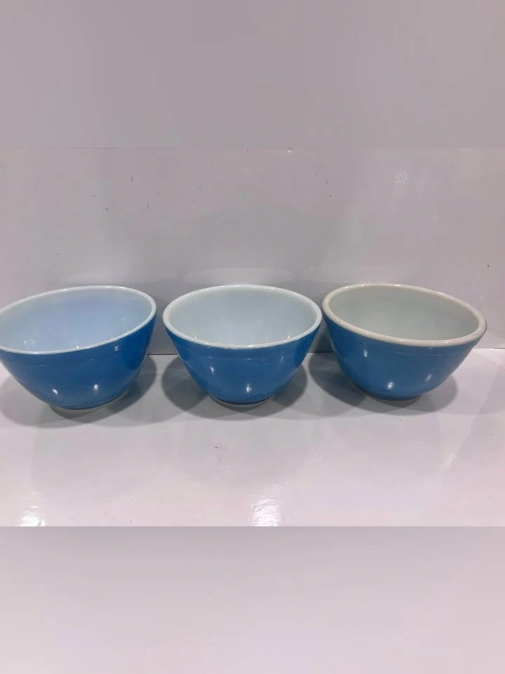 Pyrex Vintage Mixing Bowls set of 3 #401