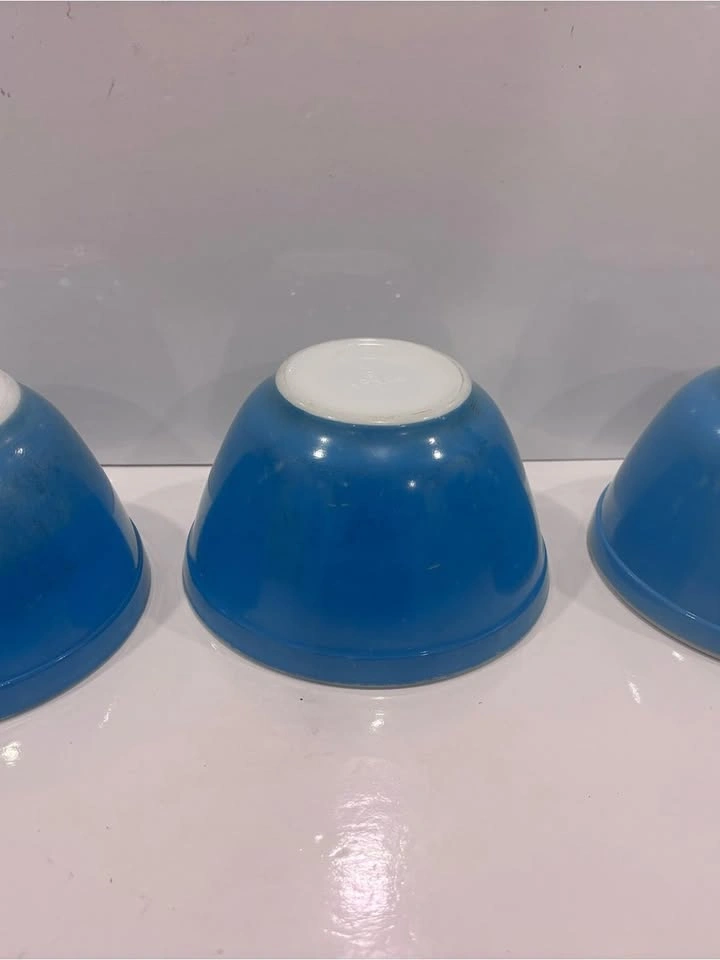 Pyrex Vintage Mixing Bowls set of 3 #401 - photo 5
