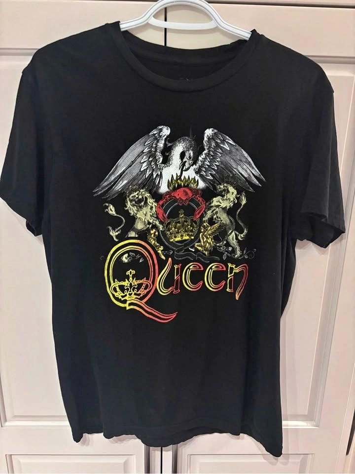 Queen Official Merch 2021 Crest Logo Band T-Shirt Black Men’s Me