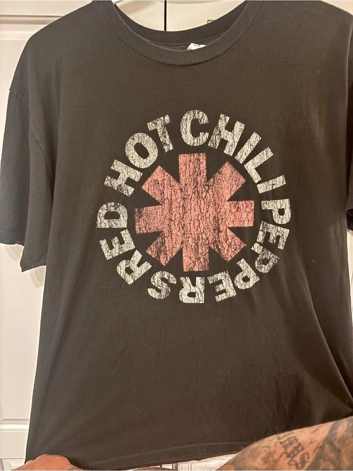 Red Hot Chili Peppers Distressed Logo Black Band T-Shirt RHCP la
