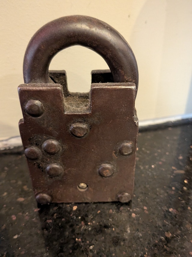 1942 Vintage Heavy Duty Iron Padlock from China - photo 3