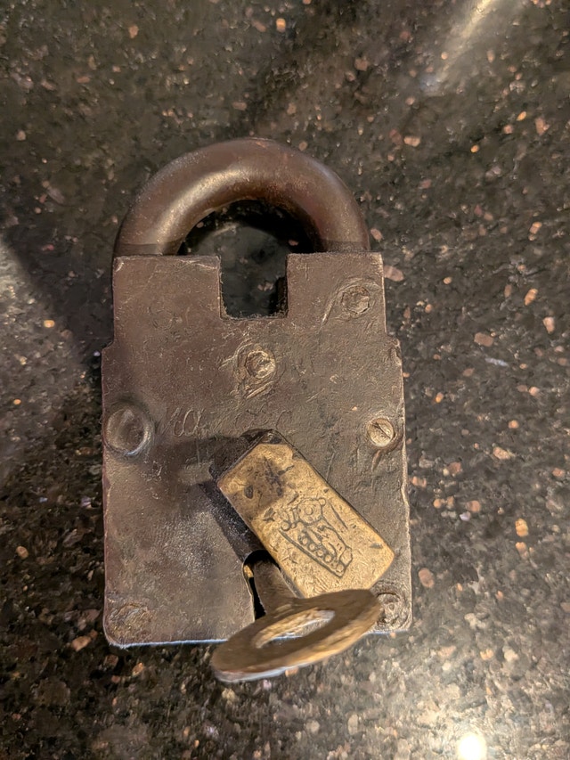 1942 Vintage Heavy Duty Iron Padlock from China - photo 4