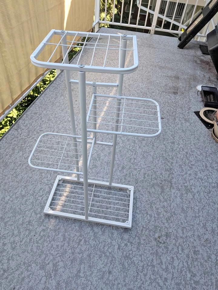 White Multi-Tier Metal Plant Stand