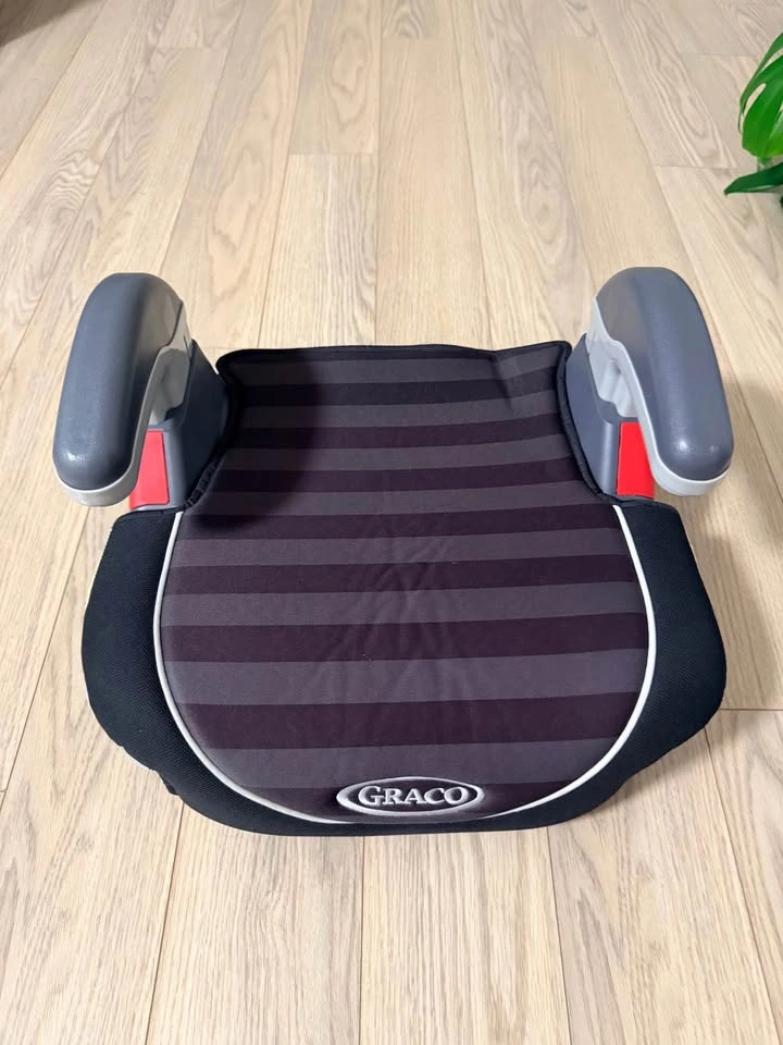 2 Booster Seats – Graco & Harmony