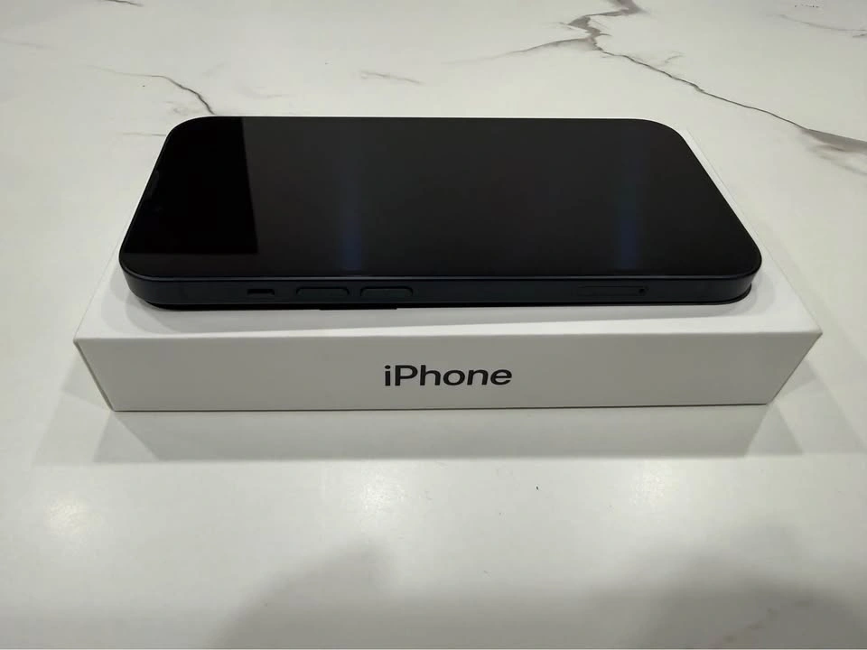 iPhone 13 - 128GB - Midnight - photo 3
