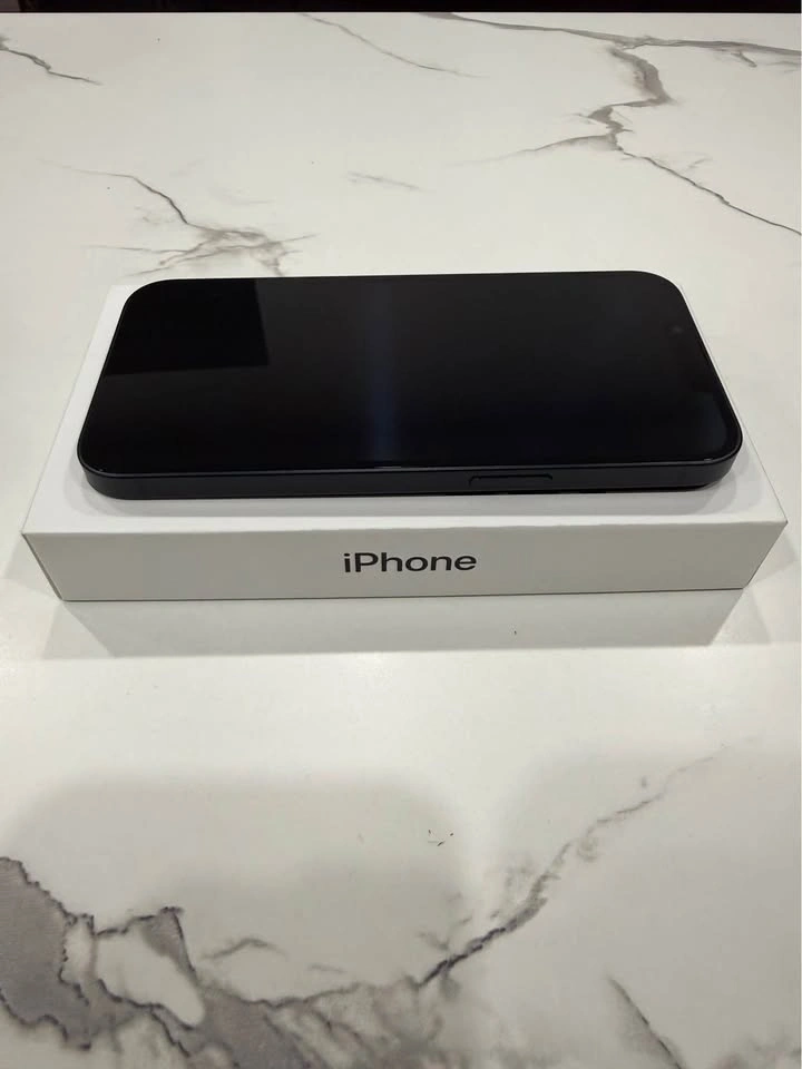 iPhone 13 - 128GB - Midnight - photo 4