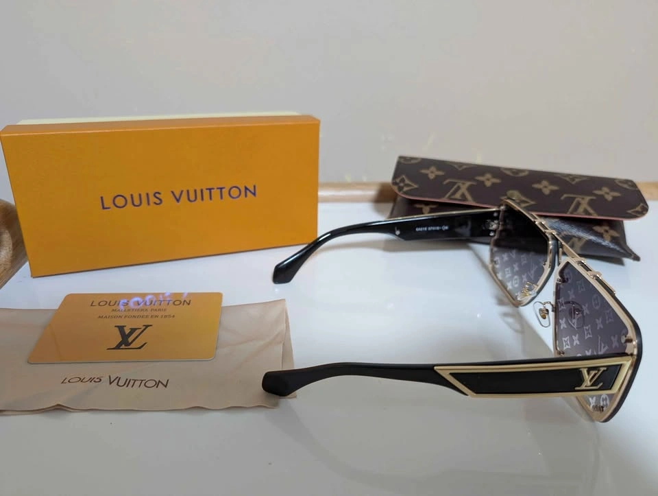 LV Premium Quality Sunglasses Available Limited Stock - photo 2