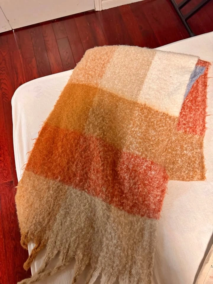 Winter scarf (Aritizia)