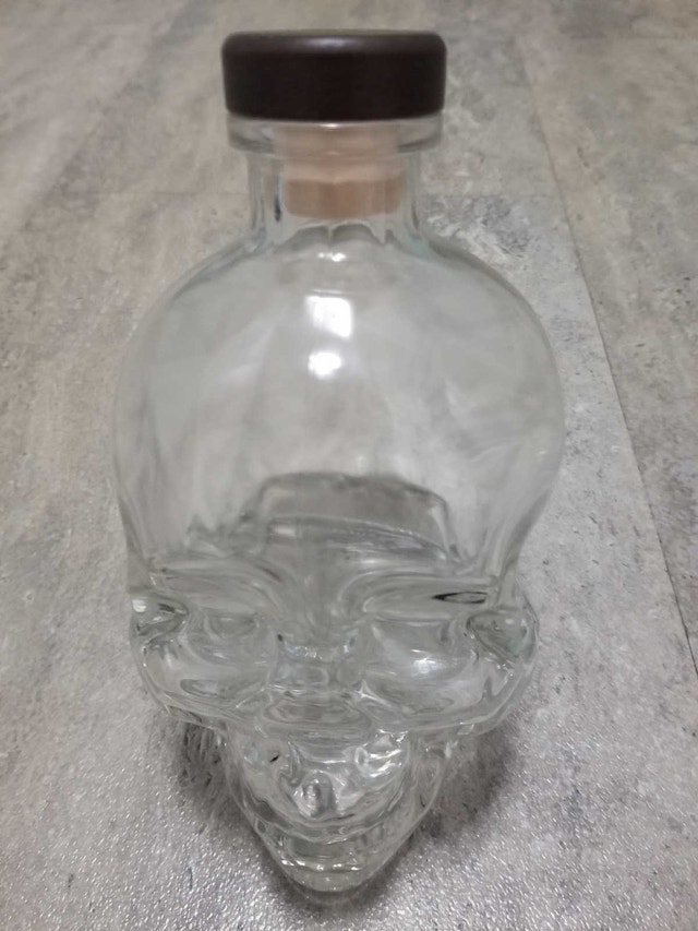 glass skull head vodka bottle - photo 2