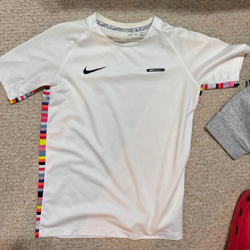Kids Nike T-shirt L