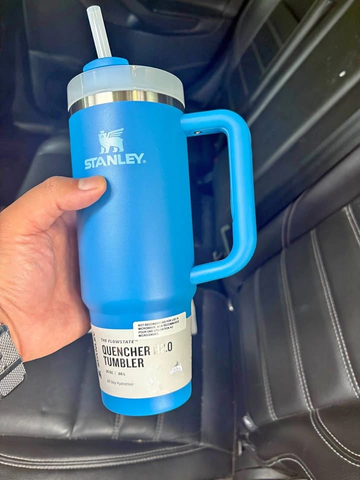 Brand New Stanley Quencher H2.0 FlowState Tumbler 30oz – Blue