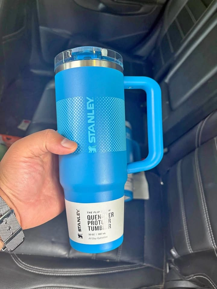 Brand New Stanley Quencher ProTour Flip Straw Tumbler 30oz – Blu
