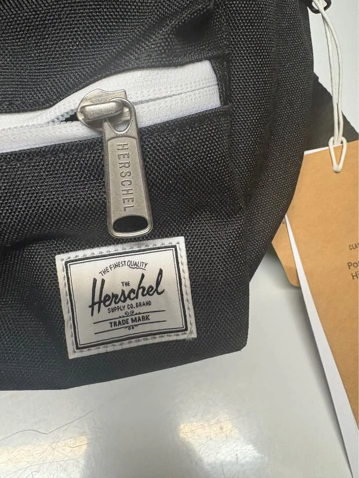 Herschel Supply Co. Pop Quiz Hip Pack 3.5L – Brand New with Tags - photo 4