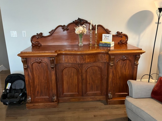 Hutch/Sideboard