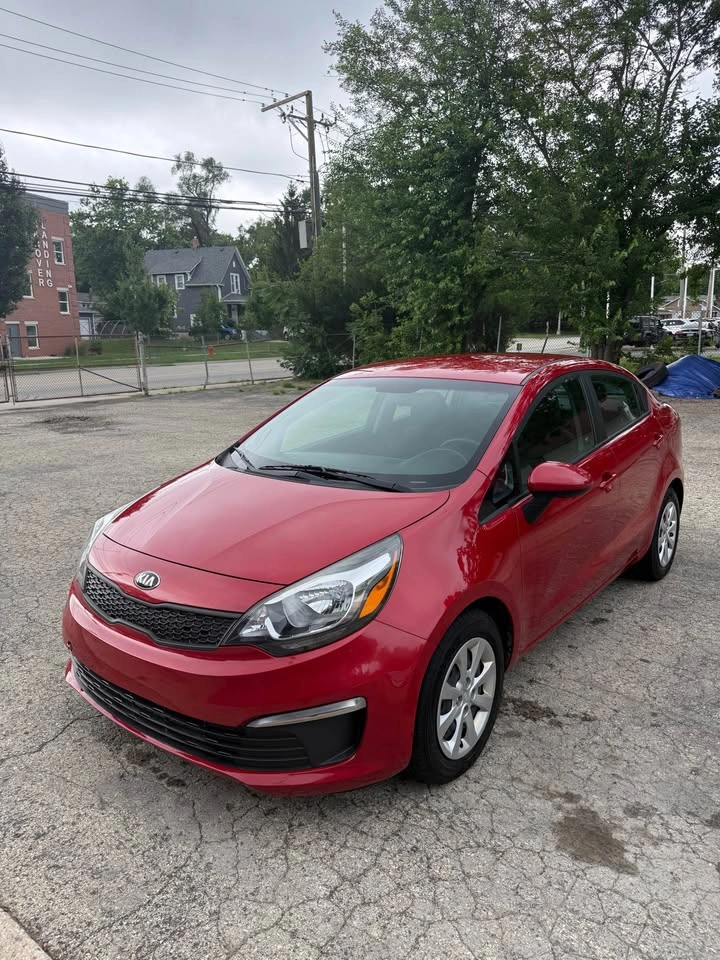 2017 Kia Forte LX Sedan 4D - photo 2