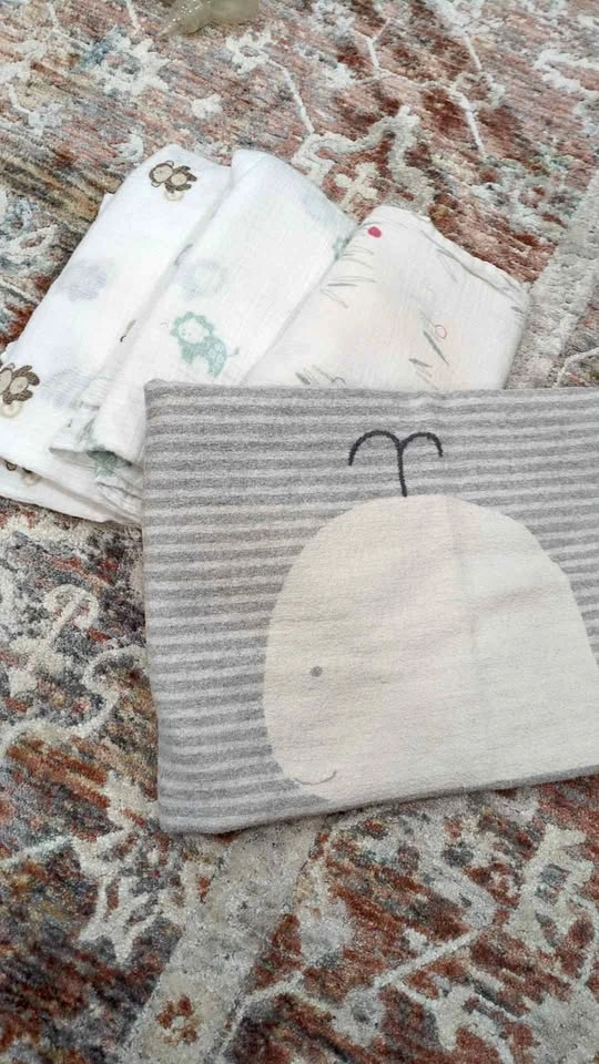 Baby blanket bundle (3 muslin and 1 fleecy)