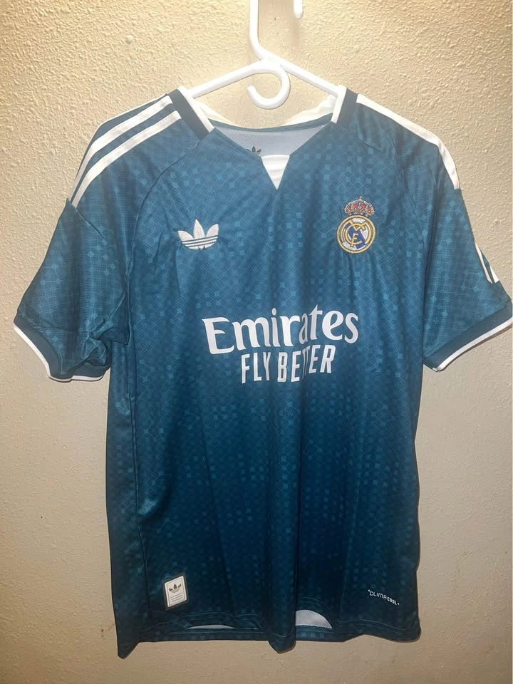 Real Madrid 2026/27 Third Jersey – Size L – Brand New - photo 3