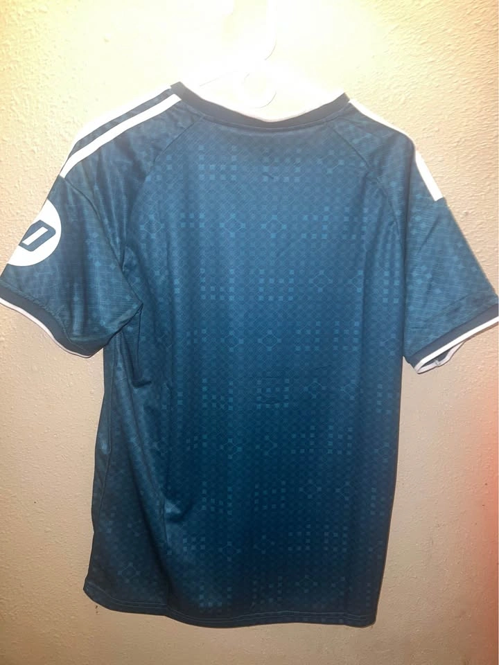 Real Madrid 2026/27 Third Jersey – Size L – Brand New - photo 4