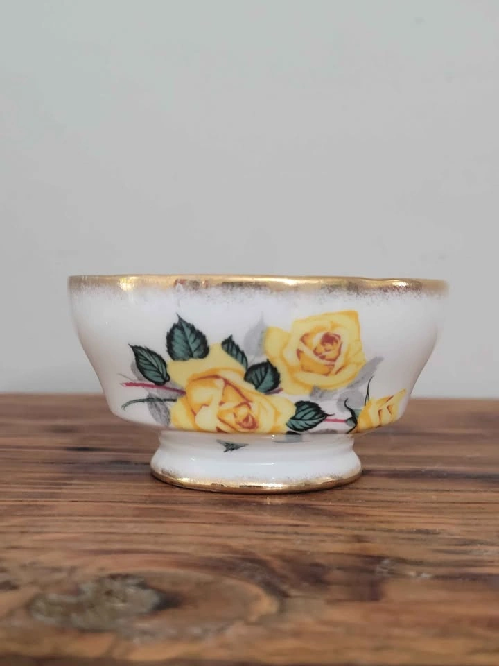 White Porcelain Teapot and Yellow Rose Sugar Bowl - photo 2