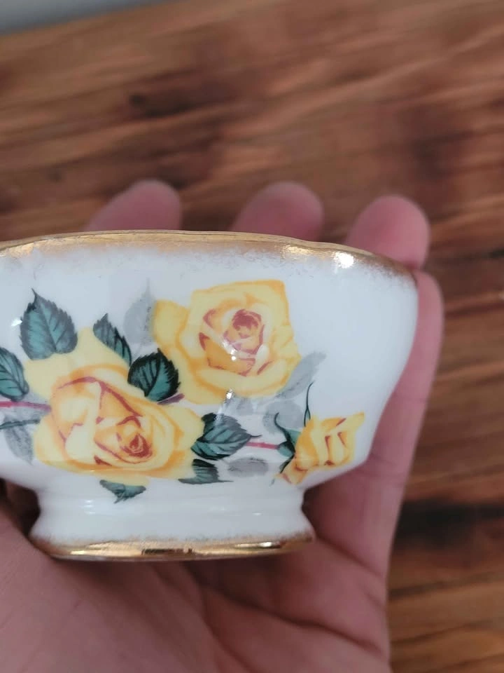 White Porcelain Teapot and Yellow Rose Sugar Bowl - photo 4