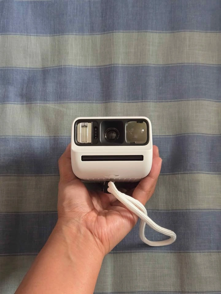 2026 Polaroid Go Gen 3 Instant Camera - White with Red Strap - photo 3