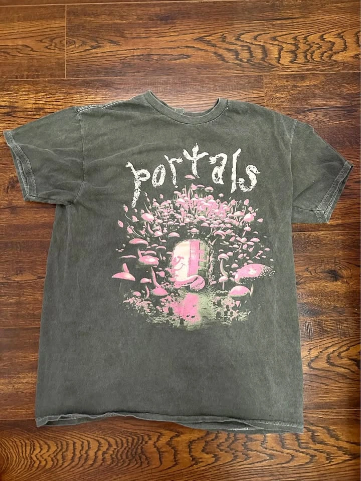 MELANIE T SHIRT PORTALS SALE MERCH