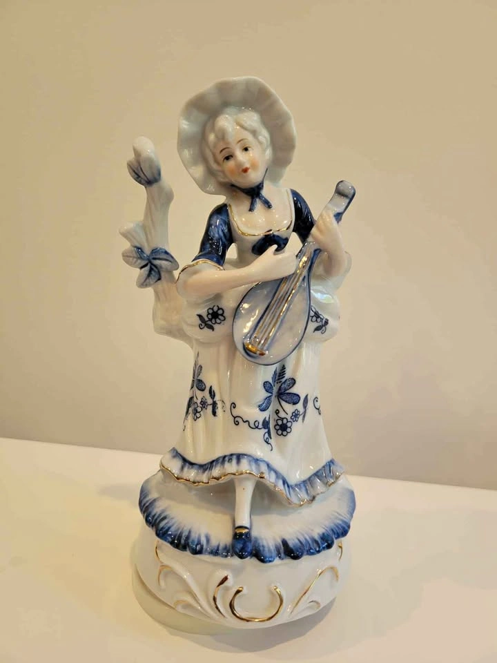 Collectible vintage music box