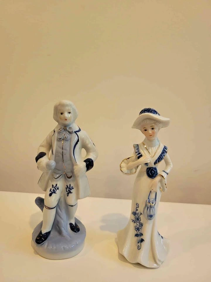 Blue and white porcelain figurines