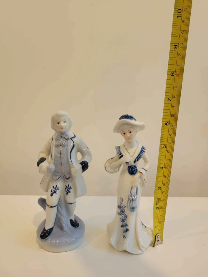 Blue and white porcelain figurines - photo 2