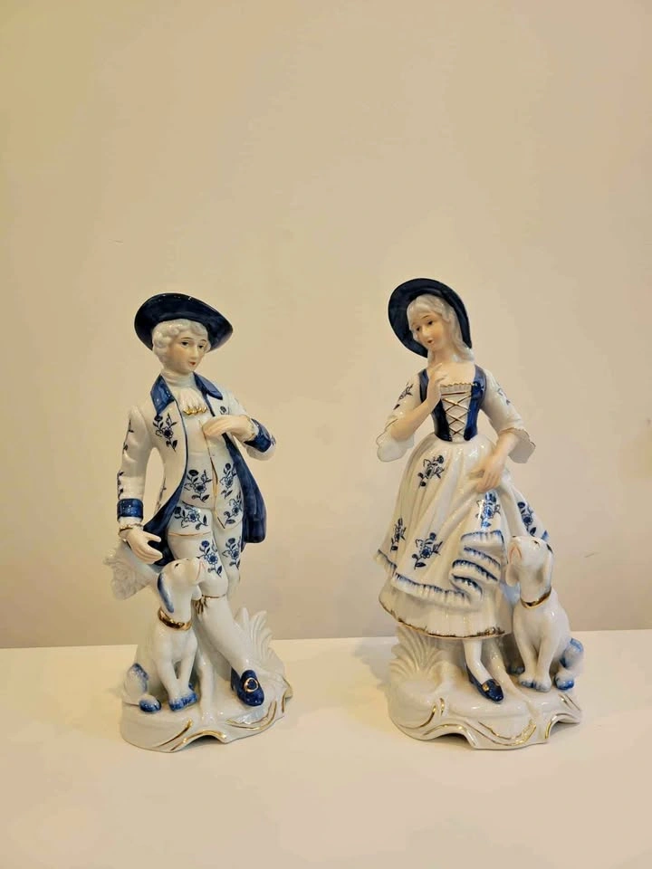 Pair of vintage porcelain figurines