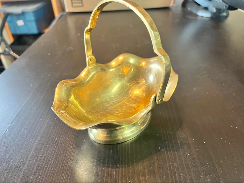 Vintage Scalloped Brass Basket / bowl / catch all with Handle
