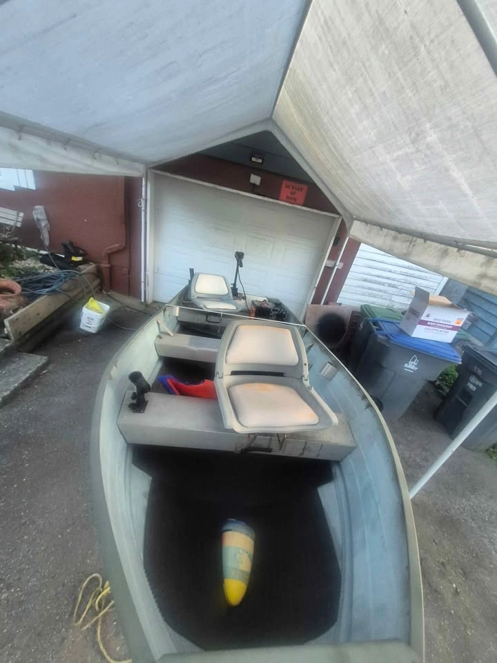 13 FT Aluminum Fishing Boat with Accessories - photo 2
