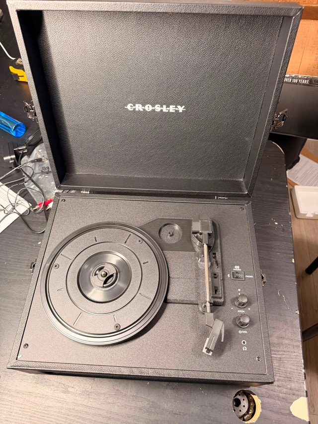 Crosley Voyager Portable Turntable - photo 2