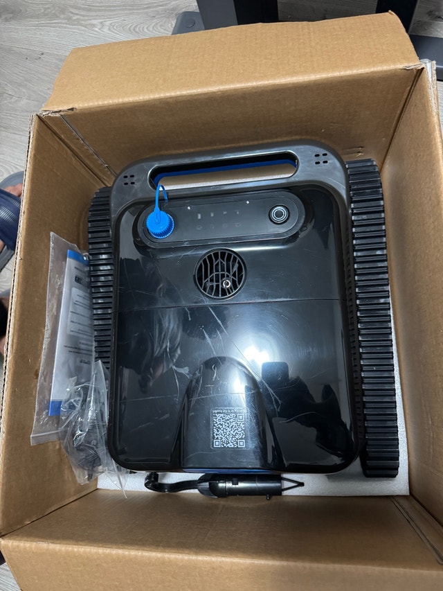 Y50S Cordless Robotic Pool Cleaner - photo 2
