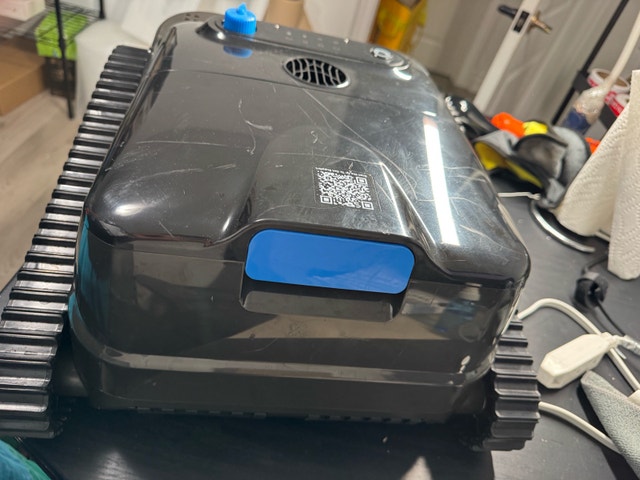 Y50S Cordless Robotic Pool Cleaner - photo 3