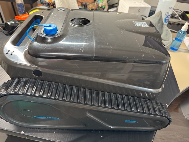 Y50S Cordless Robotic Pool Cleaner - photo 4