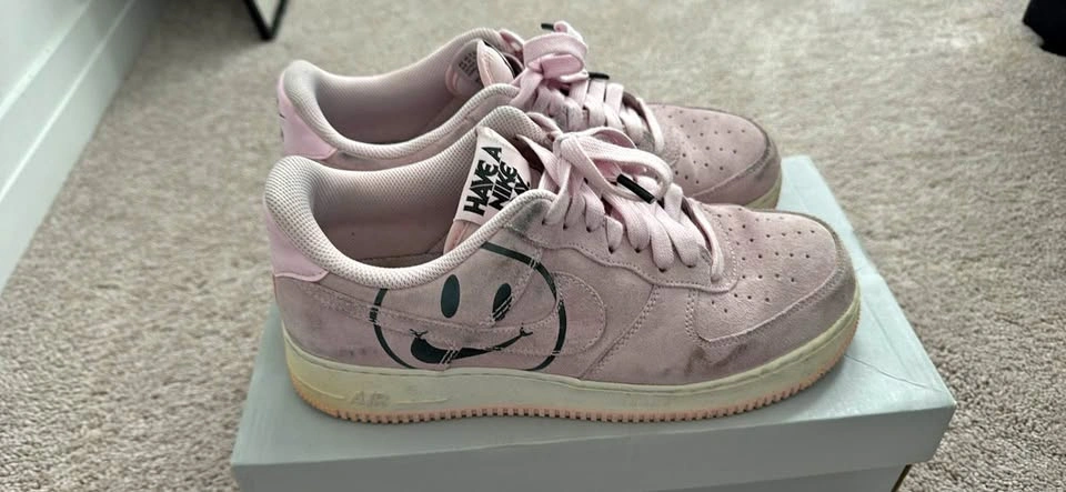Pink Air Force “Have a nike day” Size 9 men (NO TRADES)