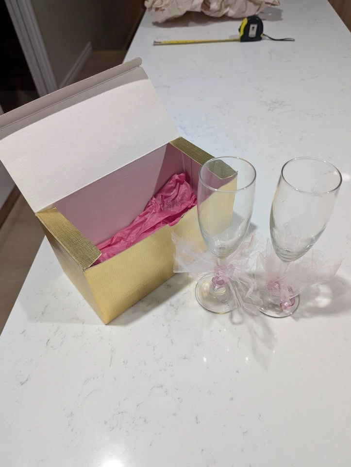 Pair of Champagne Glasses - photo 2