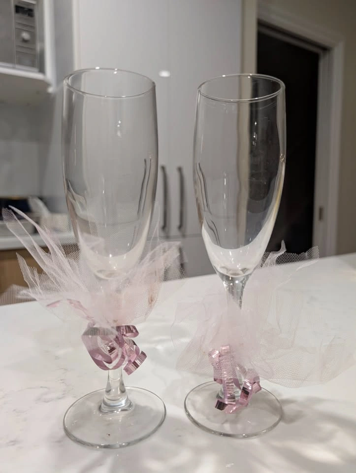 Pair of Champagne Glasses - photo 3