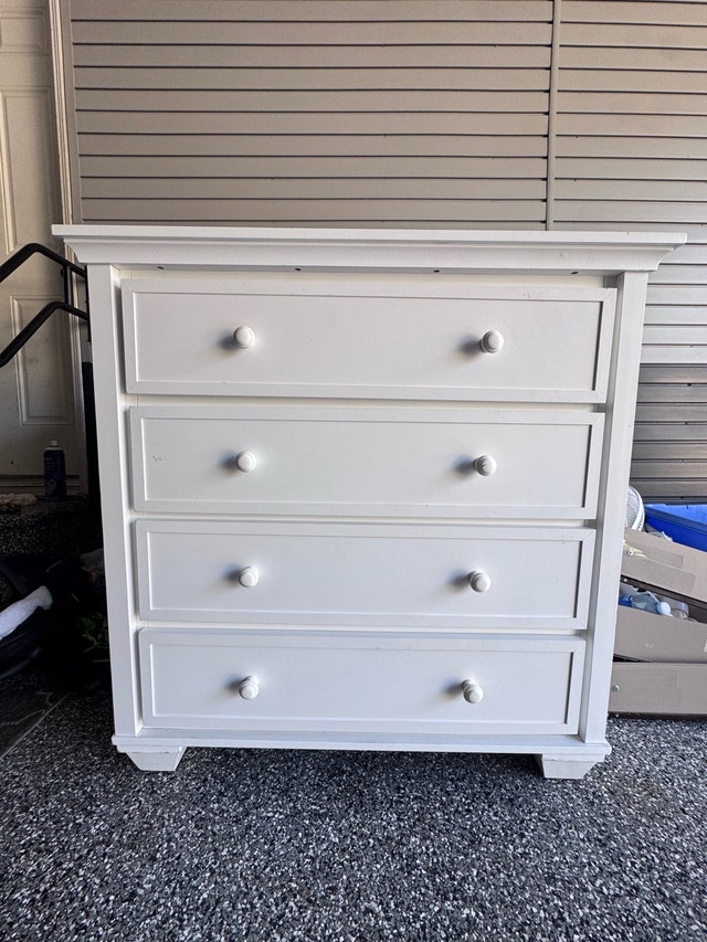 Graco kids 4 drawer white dresser